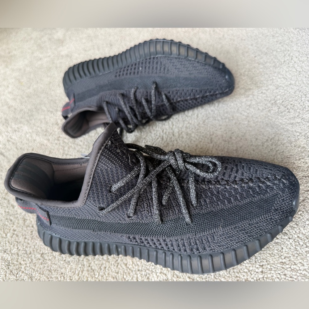 Yeezy Boost 350 v2 black non reflective size 8